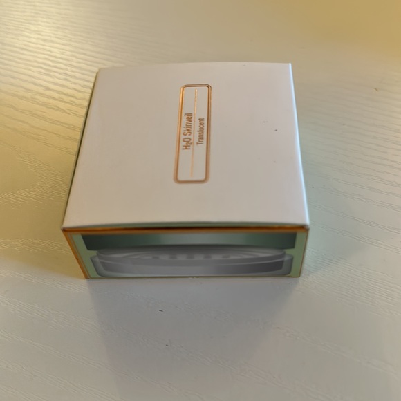 PIXI H2O SKINVEIL - TRANSLUCENT - BRAND NEW IN PACKAGE/unopened. - Picture 3 of 3